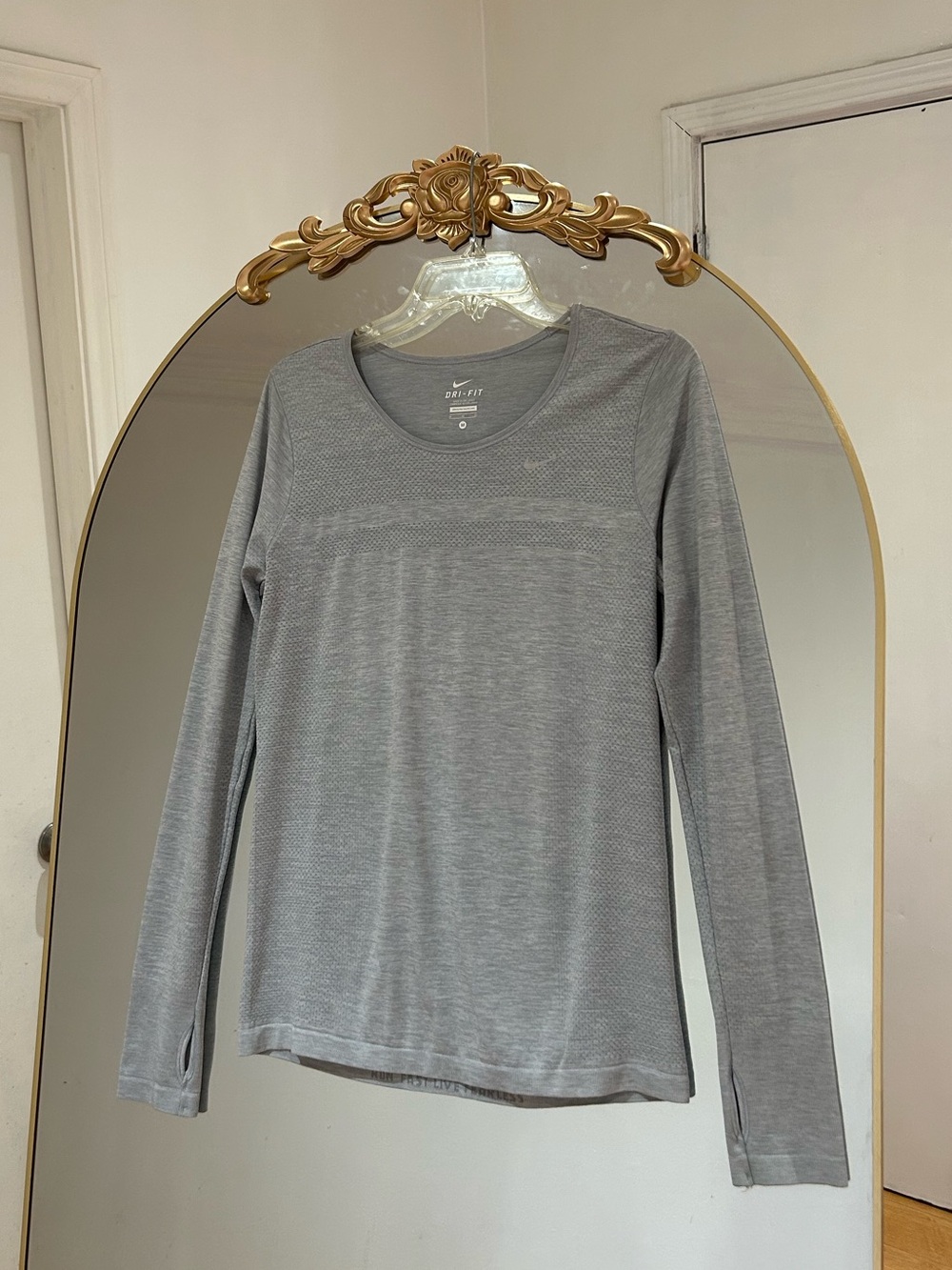 Nike Dri-Fit Long-Sleeve Performance Women’s Shirt in Gray, Size M